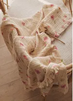 Hippi Menekşe Örtü